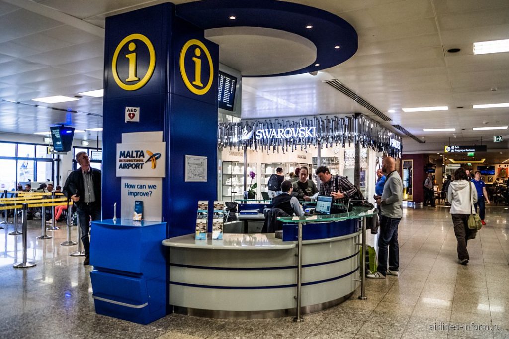 информационная стойка в аэропорту