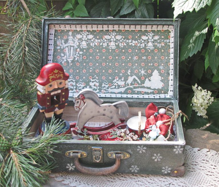 Новогодние игрушки чемолан
