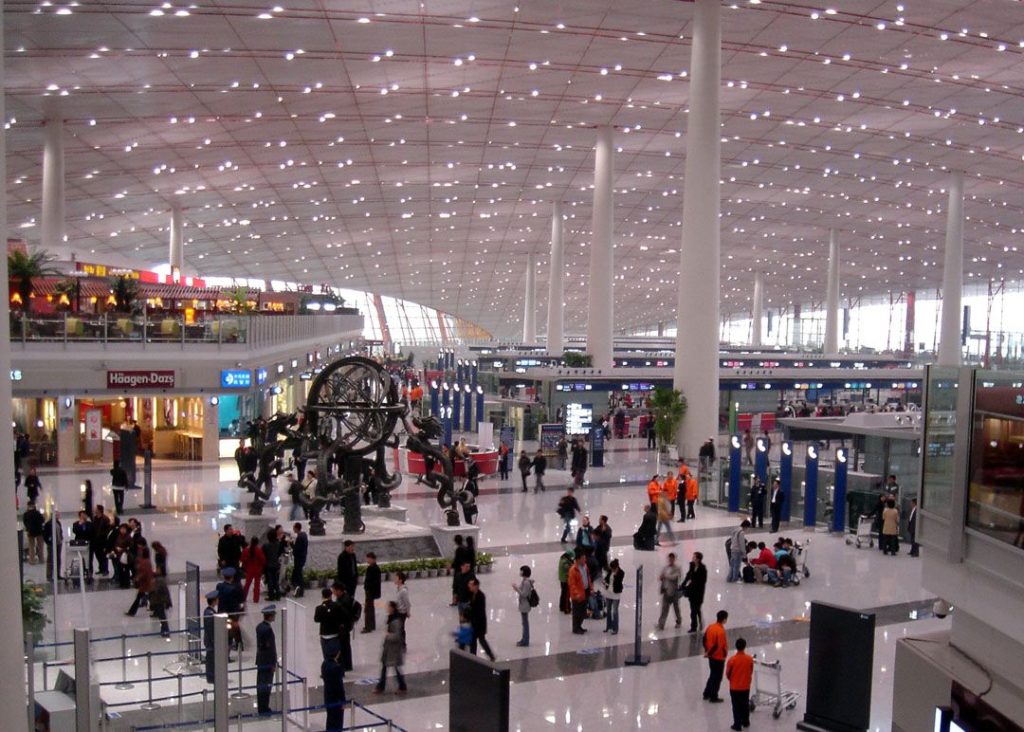 аэропорт пассажиры вид сверху